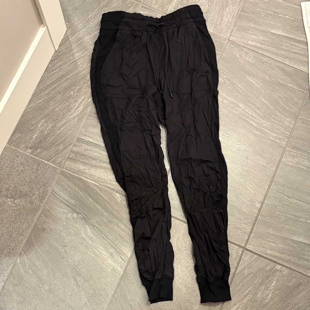 Lululemon women’s Black Jogger Pants